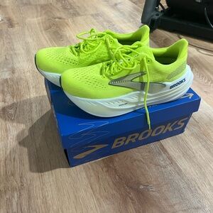 Men’s Brooks Glycerin Max (9.5) like new!